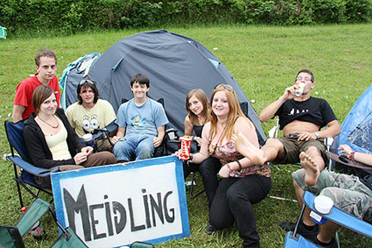 Inzwischen wurde der Campingplatz bereits in Hoheitsgebiete unterteilt - diese Gruppe bekannte sich offen zu Meidling.