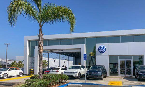 Ein VW-Autohaus in San Diego, Kalifornien. Die deutschen Autobauer waren in den USA zuletzt unterschiedlich erfolgreich.