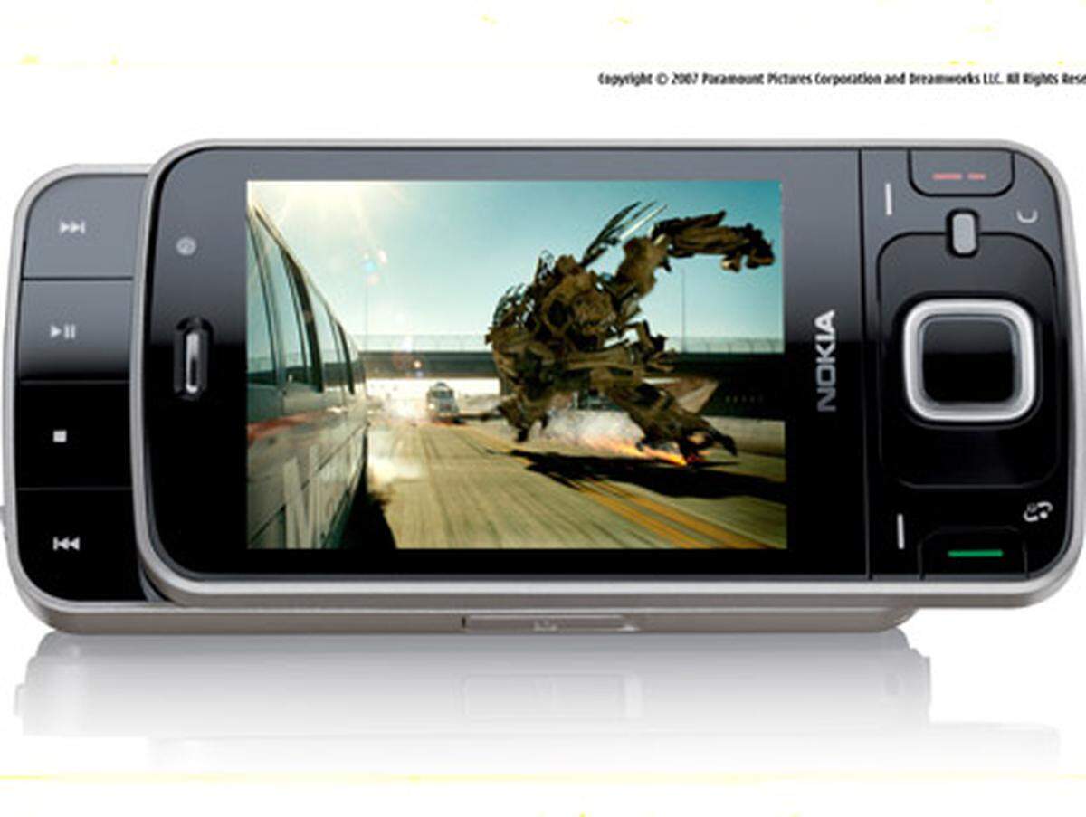 Das erste Highlight des N96 ist die Videofunktion. Das 2,8 Zoll (7,1 cm) große TFT-Display mit 16,7 Mio. Farben löst 240 mal 320 Pixel auf. Das reicht für brillante Bildqualität nach Handy-Maßstäben. Allerdings hätte Nokia für ihr Flaggschiff auch gleich zu einem OLED-Display greifen können.