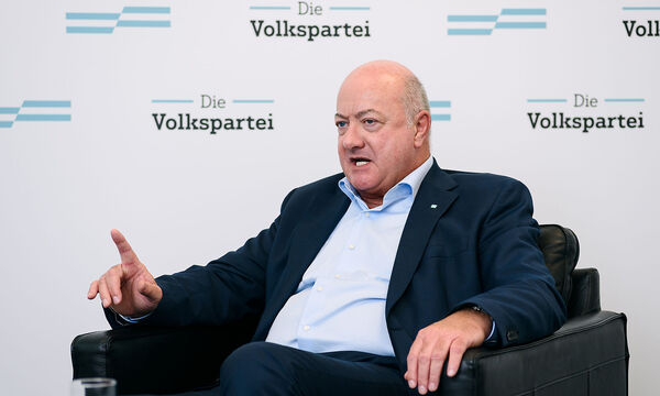 Was auffällt: Das Wort „Asylkrise“ kommt Christian Stocker nicht über die Lippen