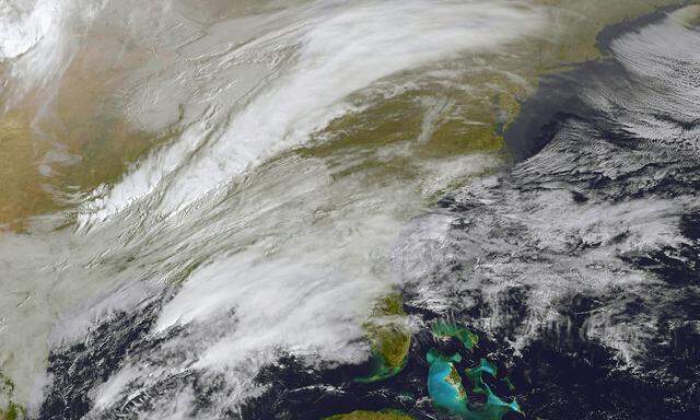 Sturmtief "Stella" braut sich vor der US-Ostküste zusammen.