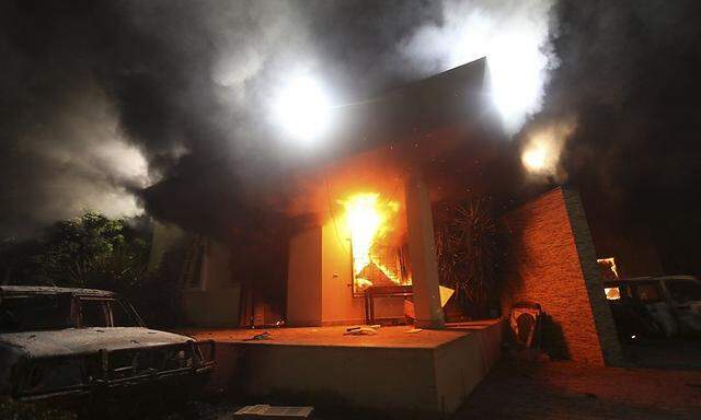 Archivbild - Die brennende US-Konsulat in Benghazi am 11. September 2012