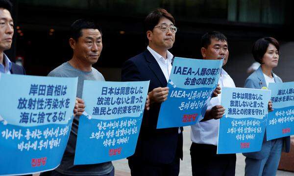 Demonstrationen in Südkorea gegen die Ableitung von Kühlwasser des AKW Fukushima in den Ozean.