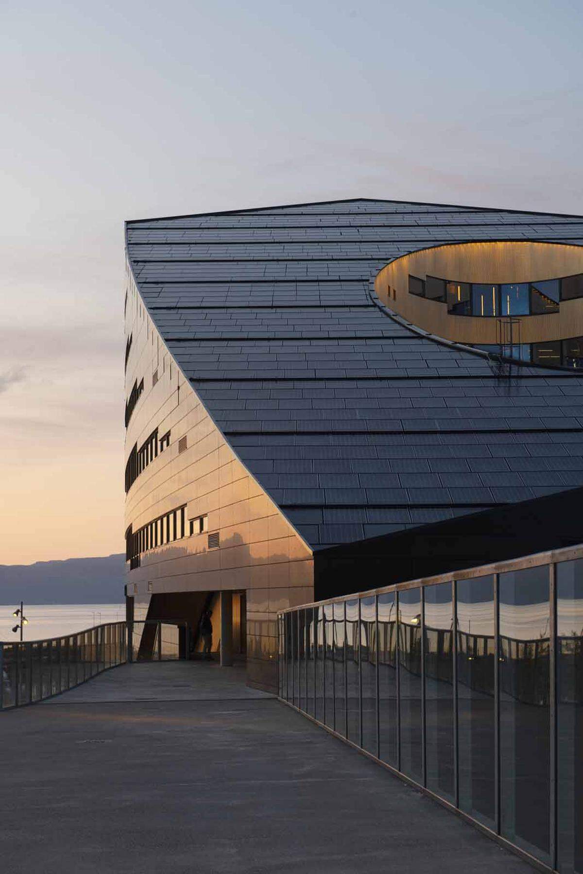 Snøhetta Arkitektur og Landskap A/S ist ein norwegisch/US-amerikanisches Büro für Architektur, Landschaftsarchitektur, Innenarchitektur und Brand Design mit Hauptsitz in Oslo und weiteren Niederlassungen in New York City, San Francisco und Innsbruck.