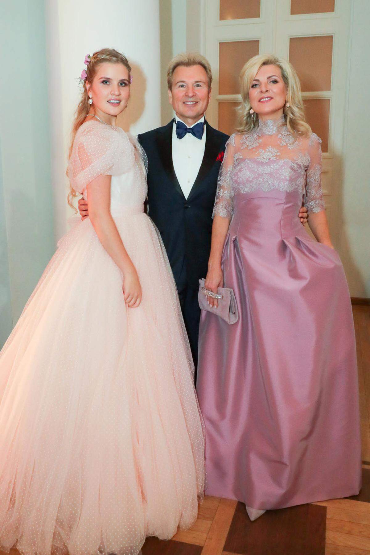 Sänger Alexander Malinin mit Ehefrau Emma und Tochter Ustinya.
