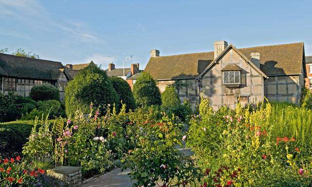 Original. Das Geburtshaus von Shakespeare, vom Garten aus  gesehen.