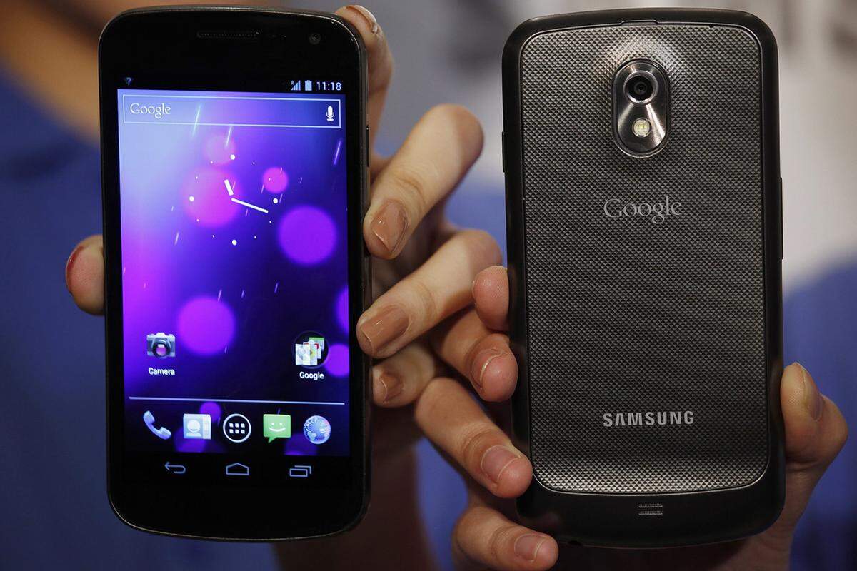 Am 19. Oktober stellen Google und Samsung die Antithese zum iPhone 4S vor. Das Galaxy Nexus ist das neue Flaggschiff für das Android-Betriebssystem, dessen neue Version 4.0 "Ice Cream Sandwich" vorerst nur auf diesem Gerät zu genießen ist. Wie schon im Vorjahr beim Nexus S fungierte Samsung als Hardwarepartner für Google.