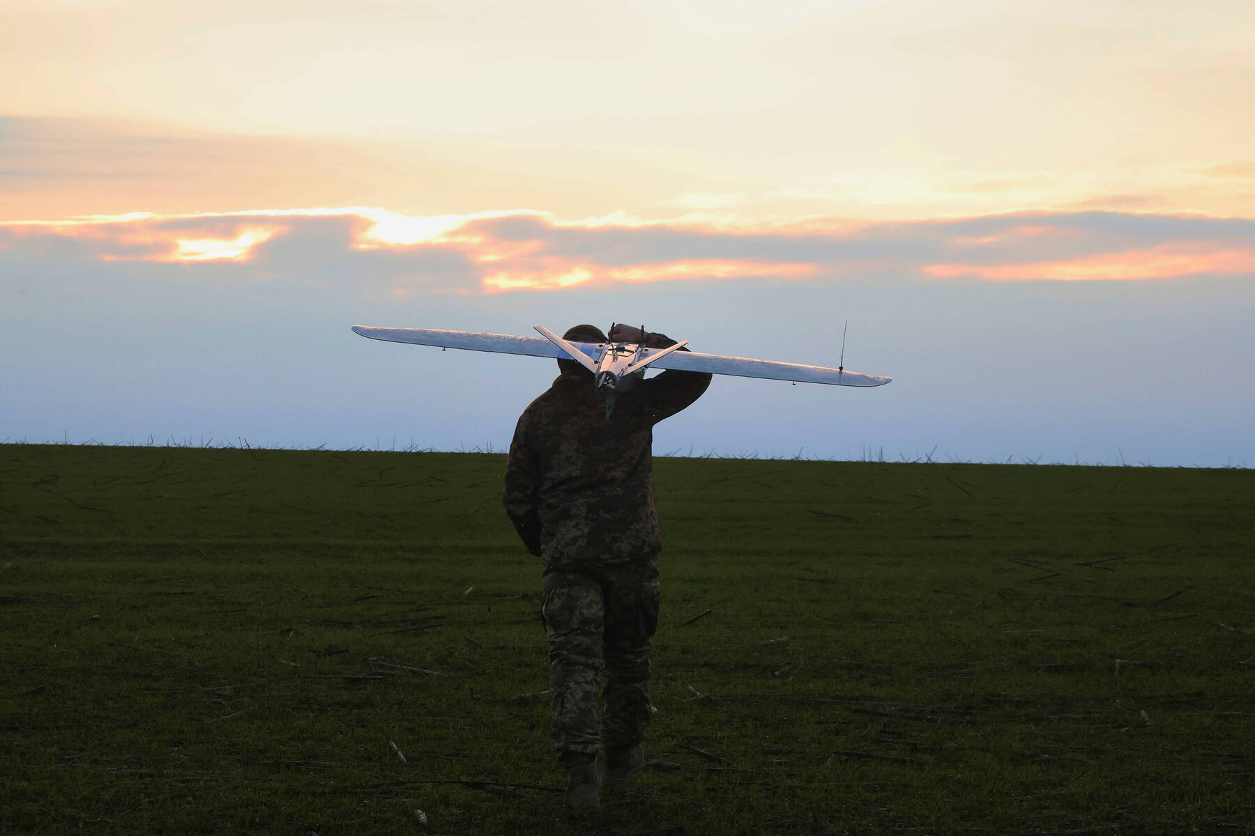 Im Mini-Bunker an der Front: Ukraine will 150 Kilometer tiefe „Todeszone“ errichten [premium]