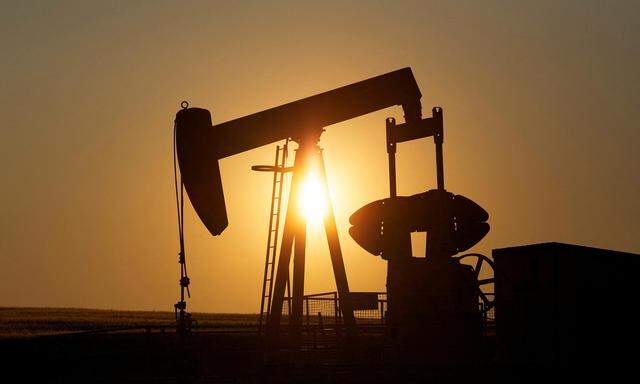 Die Ölpreise sind am Freitag im frühen Handel weiter gesunken.