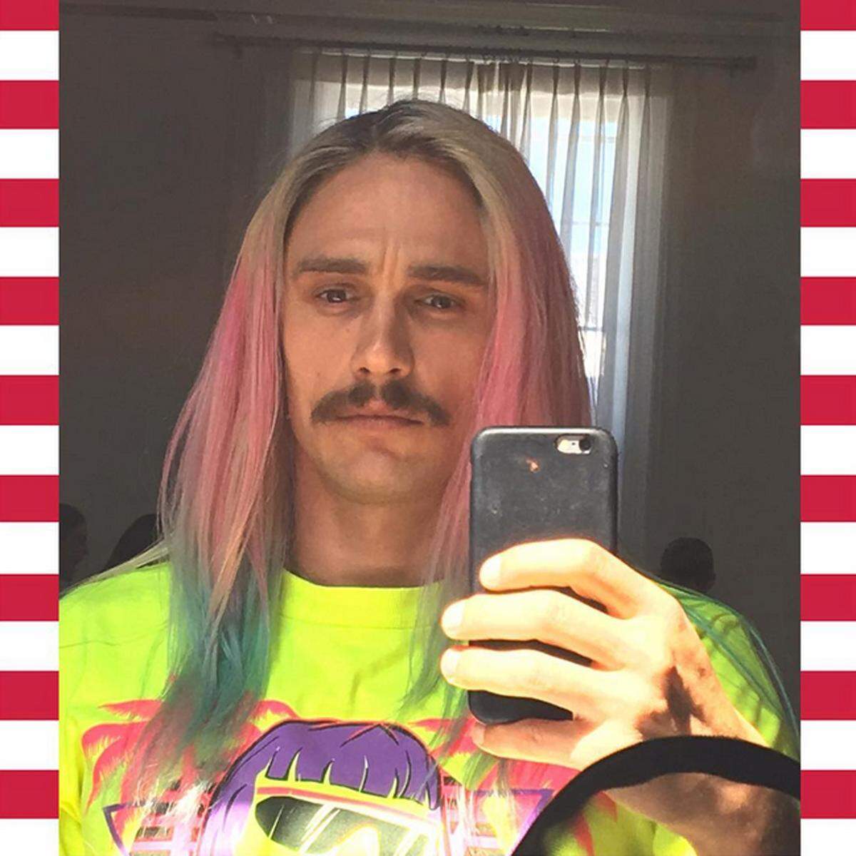 Ungewöhnlich, vor allem für einen Mann, war die "My Little Pony"-Frisur von Schauspieler James Franco. Der 38-Jährige präsentierte den Ombre-Look in Blond, Pink und Türkis auf Instagram. Sehr wahrscheinlich handelt es sich dabei jedoch um eine Verkleidung für einen Film, ...