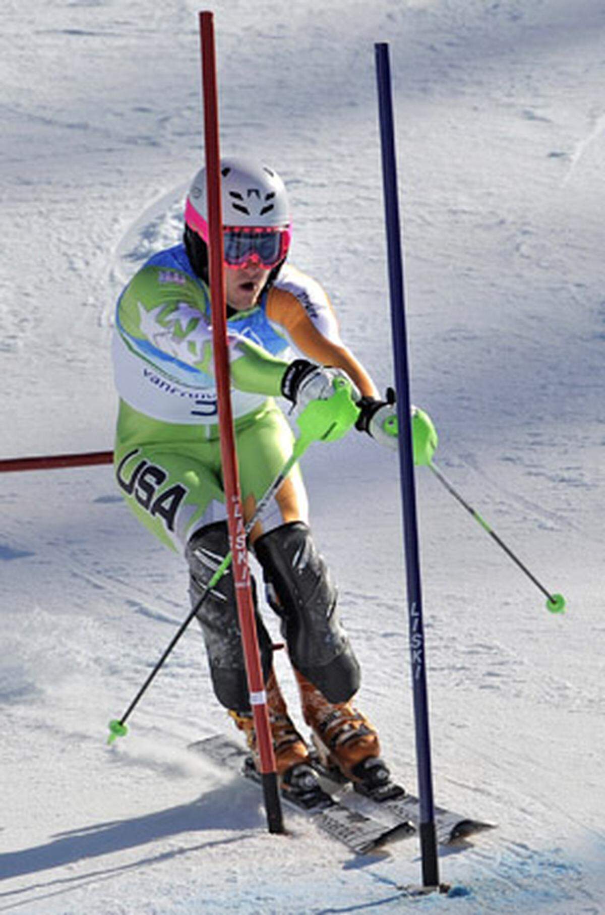 Dieser ging mit einer Kampfansage des Titelverteidigers in die heiße Phase: Ted Ligety ließ die Konkurrenz wissen, dass er den Traum von einer Medaille noch lange nicht abgeschrieben hatte. Der Amerikaner knallte eine Bestzeit auf die Piste, an der sich viele die Zähne ausbissen.