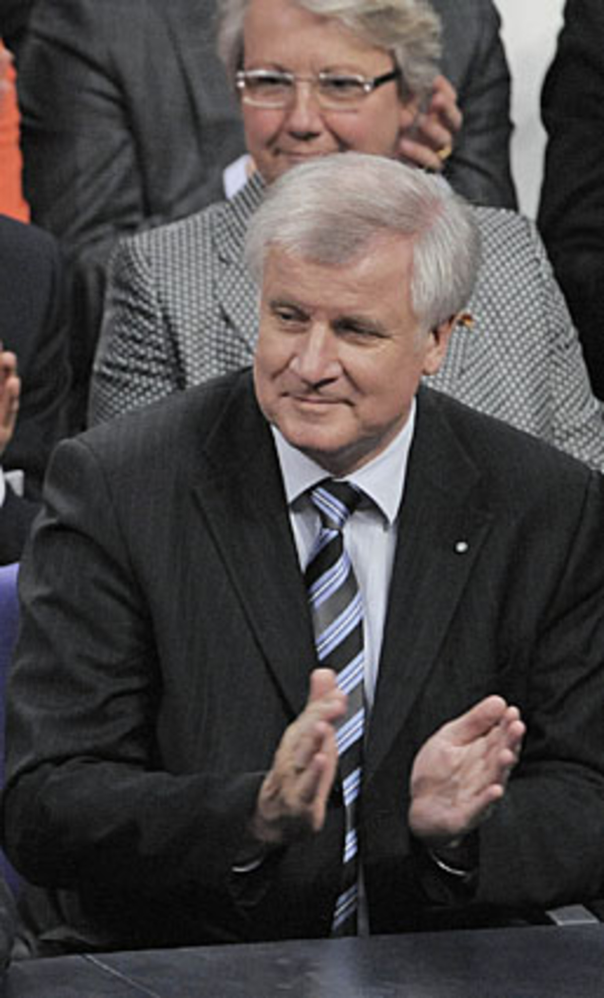 "Ein engagierter Anwalt von Bürgerinteressen in Deutschland."CSU-Chef Horst Seehofer über Wulff.