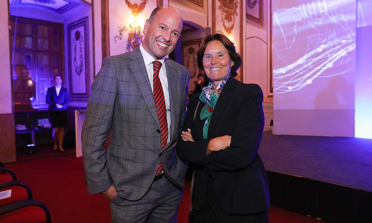 PwC-Österreich-Manager Michael Sponring mit ÖBAG-Vorständin Christine Catasta.