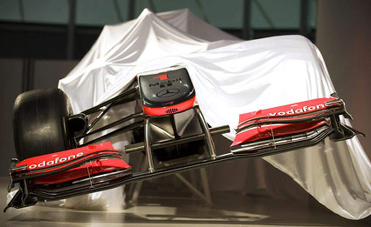Mit dem neuen Auto MP4-25 und dem Weltmeister-Duo Jenson Button und Lewis Hamilton will der britische McLaren-Rennstall in dieser Saison um den WM-Titel fahren.