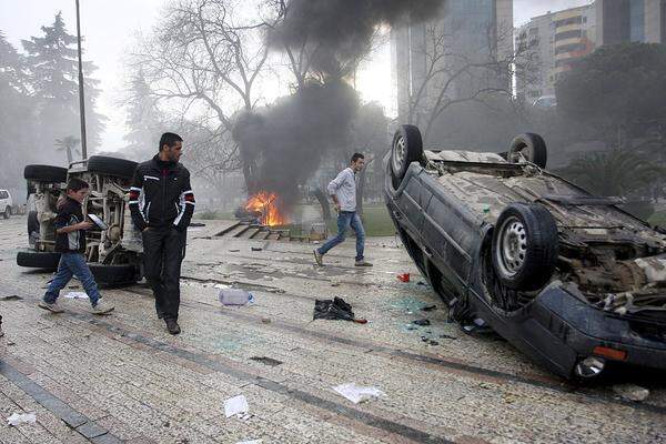 Die Polizei war dabei, die Situation auf dem Boulevard davor wieder unter Kontrolle zu bekommen.