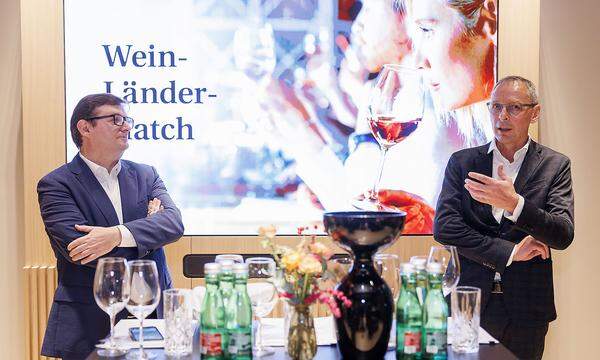 Gerhard Hofer („Die Presse“) und Wilhelm Celeda (Kathrein Privatbank) übernahmen den Anstoß zum Wein-Ländermatch. 