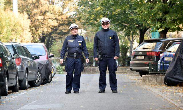 Danijela Ruzanovic und Manfred Bresowsky: Die Wiener nennen sie „Parksheriffs“, die offizielle Berufsbezeichnung lautet: Organ der Straßenaufsicht.