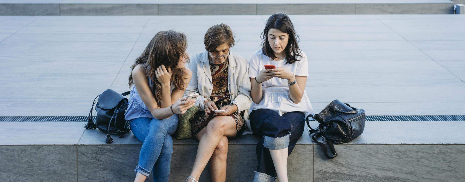 Junge Menschen sind im Netz gleichermaßen gefährdet wie Ältere. 