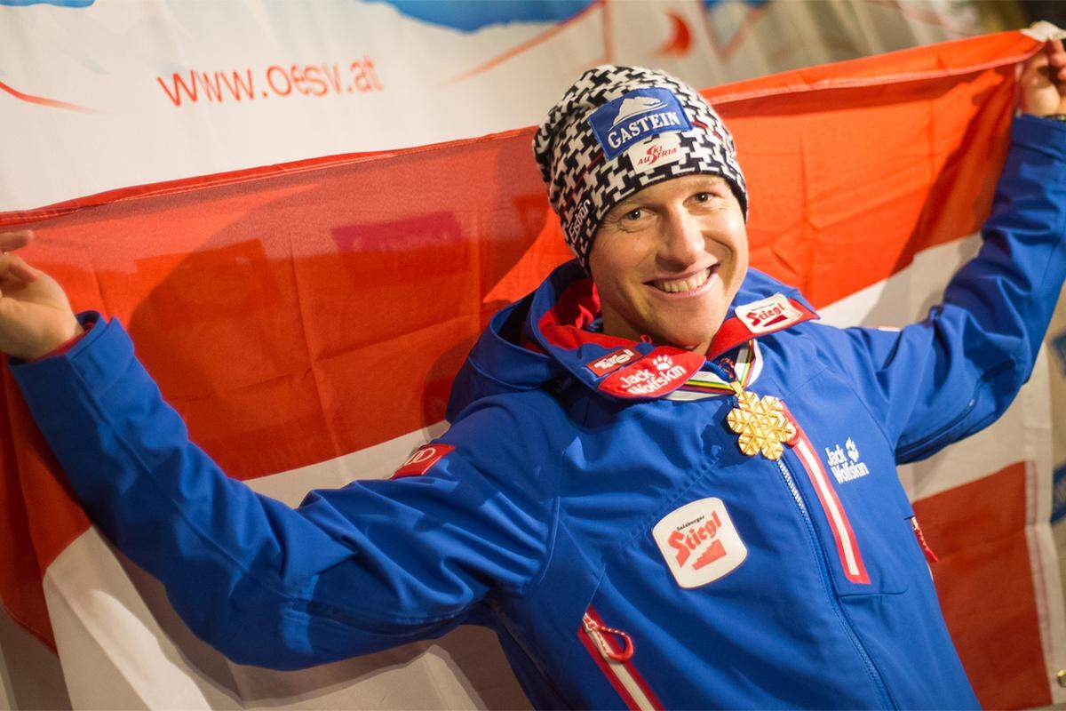 Der 32-jährige Salzburger holte als erster Österreicher Einzel-WM-Gold in der Kombination. Angesichts dieses sensationellen Erfolgs war das mäßige Abschneiden von der Normalschanze und im Team-Sprint leicht zu verschmerzen.