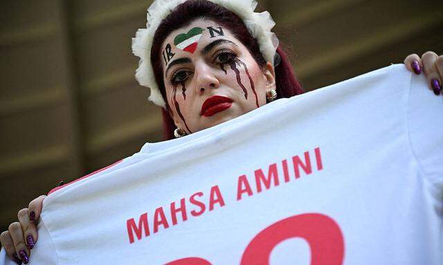 Protest gegen Irans Regime bei der Fußball-WM in Qatar.