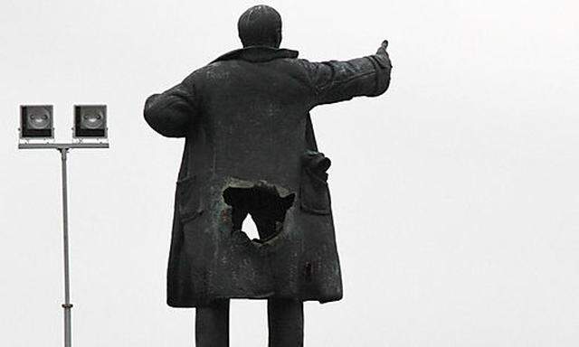 Eine Bombe beschädigte die Lenin-Statue in St. Petersburg