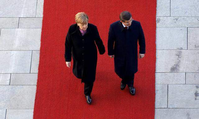 Merkel und Davutoğlu in Berlin.