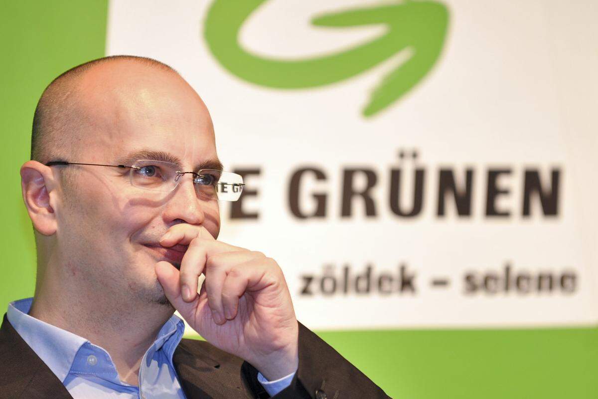 "TTIP ist wie ein Vampir. Im Licht kann es nicht überleben." Der Grüne EU-Abgeordnete Michel Reimon übt sich als Vampirjäger.