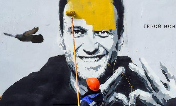 Ein Graffiti des russischen Oppositionellen Nawalny. Der 47-Jährige verbüßt eine insgesamt mehr als 30 Jahre lange Haft in einer Strafkolonie.