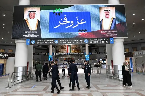 Nach den jüngsten Angriffen des Iran auf die Golfstaaten wurde auch der internationale Flughafen in Kuwait getroffen. Am Mittwoch stand der Flugverkehr zeitweise still. 