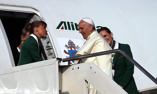 Papst Franziskus vertraut auf die Dienste von Alitalia.