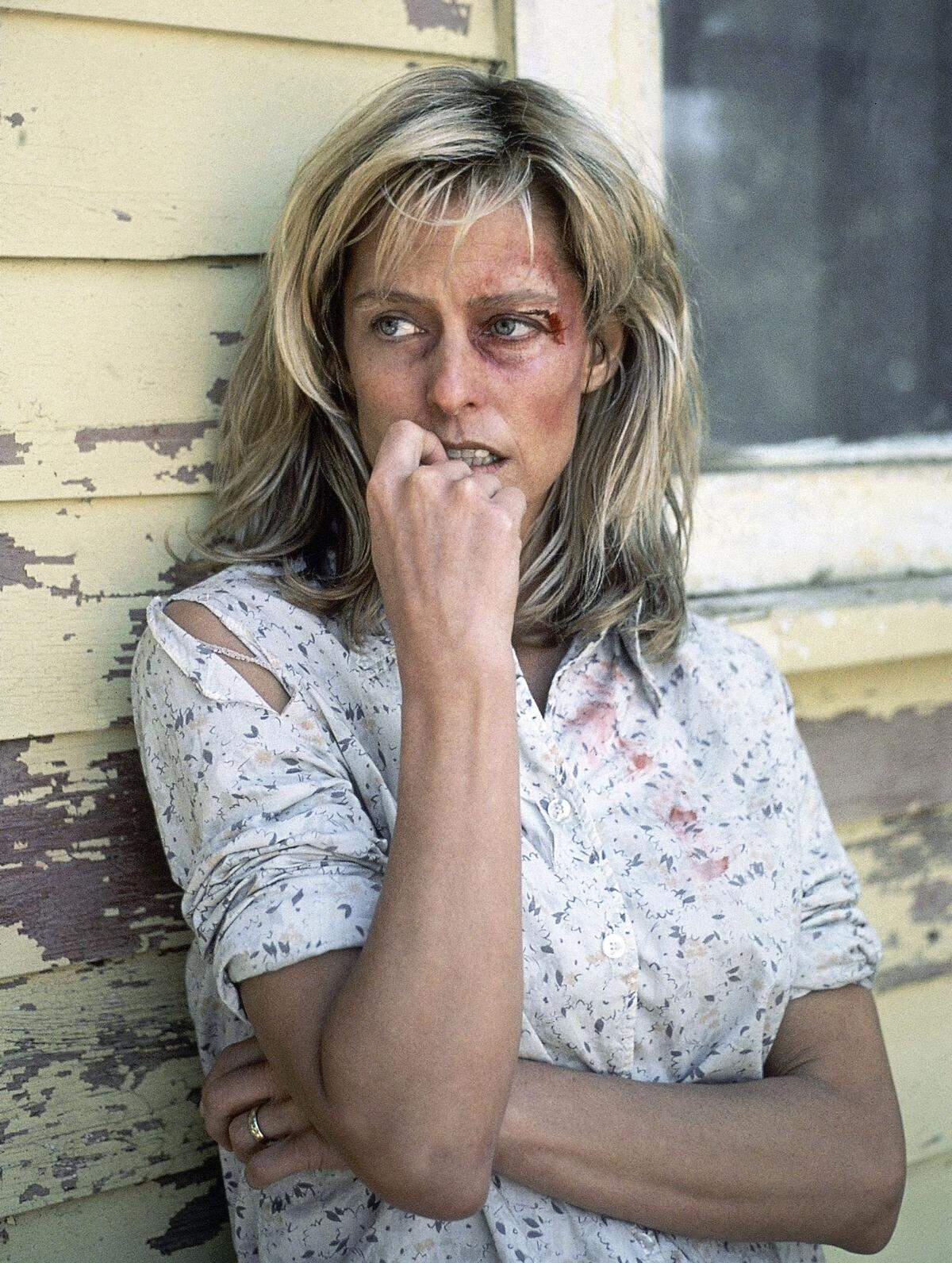1984 brillierte sie im Film "Das brennende Bett" in der Rolle einer verzweifelten Mutter, die nach jahrelangem Ehemartyrium ihren Mann mit Benzin übergießt.