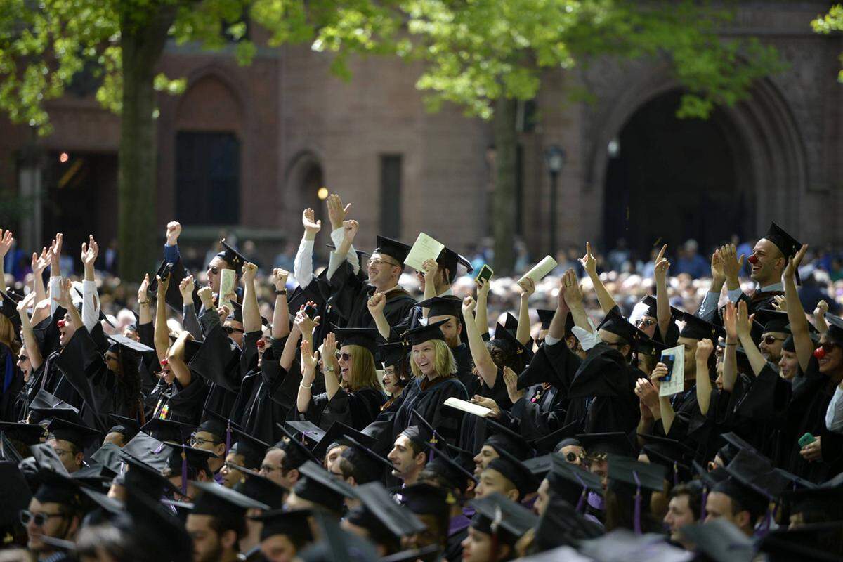 Das alt-ehrwürdige Yale in New Haven (Connecticut) erreicht nur den achten Platz. Bekannt ist die Yale University vor allem für ihre prominenten Absolventen, hier nur einige Politiker: beide George Bushs, Dick Cheney, Bill und Hillary Clinton sowie John Kerry.