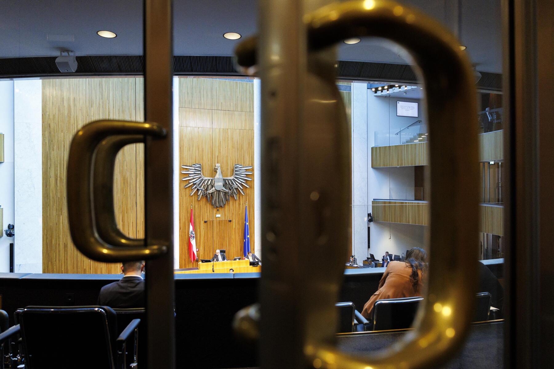 Austria's Parliament Faces Marathon Week: Budget, E-Cigarettes, and New School Subjects on Agenda