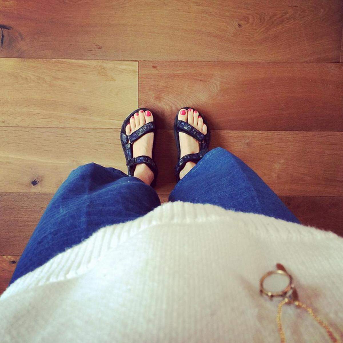 Der Ehemann dieser Instagrammerin dachte, die Schuhe hätte sie aus Versehen an.