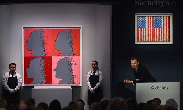 Sotheby‘s-Auktionator Oliver Barker bei der Versteigerung der Emily Fisher Landau-Sammlung in New York. 