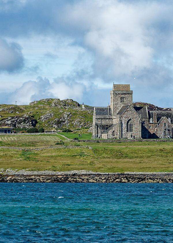 In den1930ern vor dem Verfall gerettet: die mittelalterliche Klosteranlage auf der kleinen Hebrideninsel Iona.