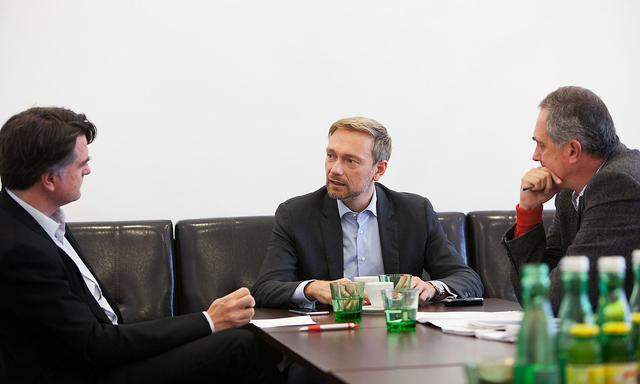 FDP-Chef Christian Lindner im Gespräch mit Christian Ultsch (li.) und Thomas Vieregge (re.).