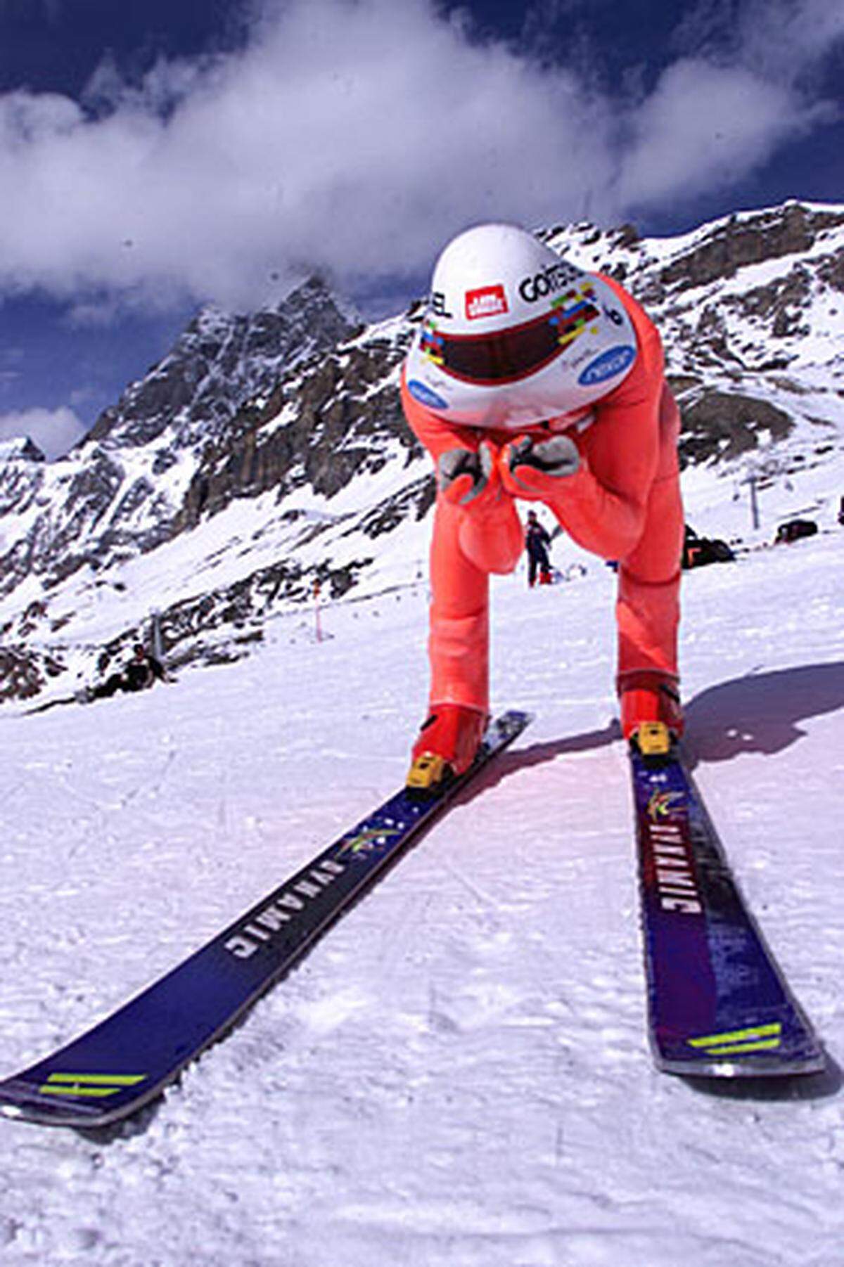 Die Französin war eine der erfolgreichsten Ski-Damen der 60er. Elf WM-Medaillen untermauern diesen Ruf: Sieben aus Gold und vier aus Silber. Der WM-Titel in der Abfahrt 1966 wurde ihr allerdings erst 1968 zuerkannt, nachdem sich herausgestellt hatte, dass die österreichische "Siegerin" Erika Schinegger eigentlich ein Mann ist. Goitschels Neffe Phillippe (Bild) hält mit 250,7 km/h den Ski-Geschwindigkeits-Weltrekord.