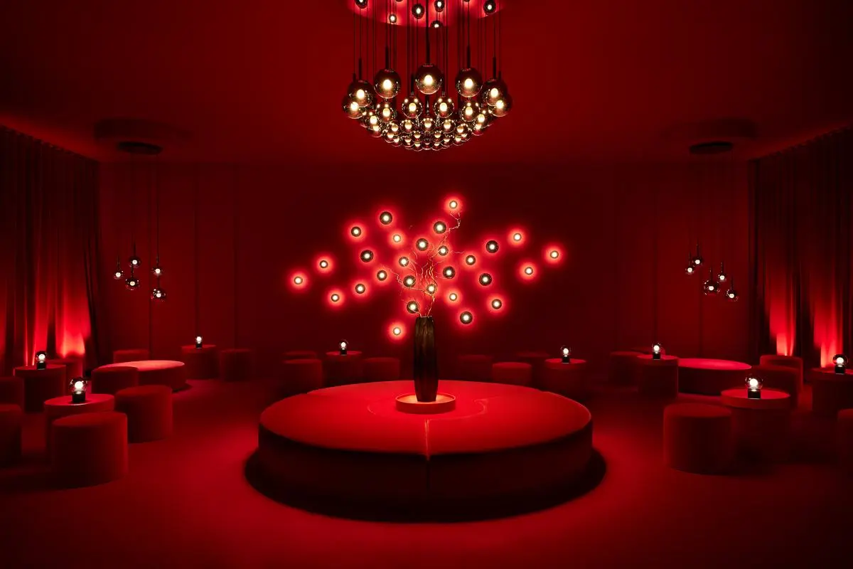 Blushed. Luminaire specialist Occhio rely on dramatic red for the staging of innovations at Villa Necchi.