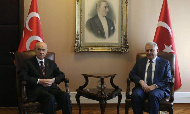 Für die Präsidialrepublik: der Chef der Ultranationalisten, Devlet Bahçeli (l.) mit Premier Binali Yıldırım.