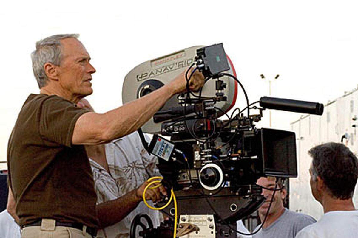Derzeit steht Eastwood für seinen 31. Film hinter der Kamera. Mit Matt Damon und Bryce Dallas Howard inszeniert er den übernatürlichen Thriller "Hereafter" an Schauplätzen in Paris, London, Hawaii und San Francisco. Die Story dreht sich um einen französischen Journalisten, einen Londoner Schüler und einen amerikanischen Arbeiter, die auf verschiedene Weise mit dem Thema Tod konfrontiert werden.