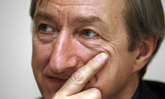 INTERVIEW: JULIAN BARNES