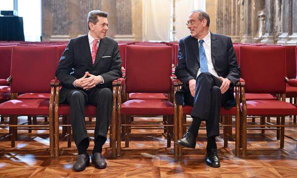 Harald Mahrer (l.) und Heinz Faßmann, zwei ehemalige Wissenschaftsminister, diskutieren über den Wissenschaftsstandort und die Forschungsförderung in Österreich.