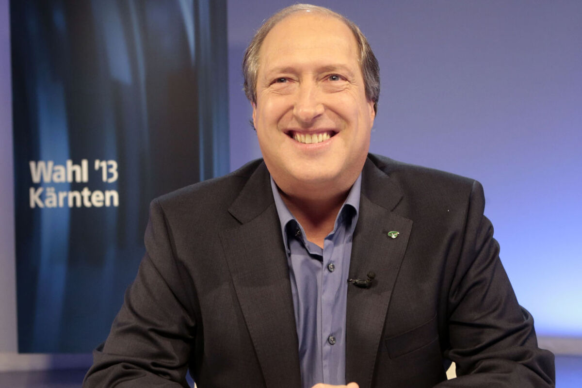 In Kärnten hat sich der Grün-Politiker Rolf Holub einen Namen als Hypo-Aufdecker gemacht, in der Birnbacher-Affäre hatte er nicht locker gelassen. In die Politik ging er aber aus ganz anderen Gründen: 2002 sollte ihm für seinen "Kleinkunstdrachen" der Kulturpreis des Landes Kärnten verliehen werden. Laut Medienberichten strich ihn der damalige Kulturreferent Jörg Haider aber aus der Preisträgerliste, weil ihm sein Kabarett nicht gefallen hat. Holub engagierte sich daraufhin bei den Grünen, anfangs im Klagenfurter Gemeinderat, ab 2004 im Landtag.