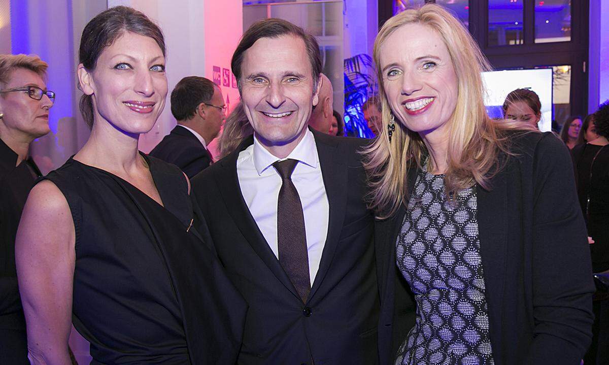 Styria-Vorstand Klaus Schweighofer mit Ehefrau Gabi (re.) und Petra Schenk  