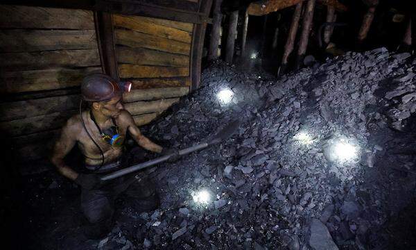 Kohle als Energierohstoff wird in vielen Ländern trotz allen Klimaaktivismus weiter wichtig bleiben (Symbolbild: eine Mine im russisch kontrollierten Donbass).