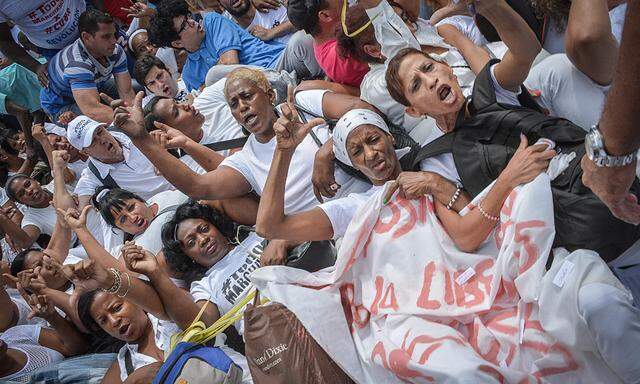 CUBA-UNREST-LADIES-IN-WHITE