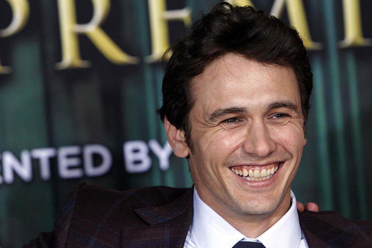 Optisch erinnert er schon ein wenig an den legendären James Dean. Die Rede ist natürlich von James Franco, der die Ikone in der gleichnamigen TV-Produktion auch verkörperte und dafür einen Golden Globe erhielt.Der kalifornische Schauspieler feiert am 19. April seinen 35. Geburtstag. Im März laufen gleich zwei neue Franco-Filme in den Kinos an: