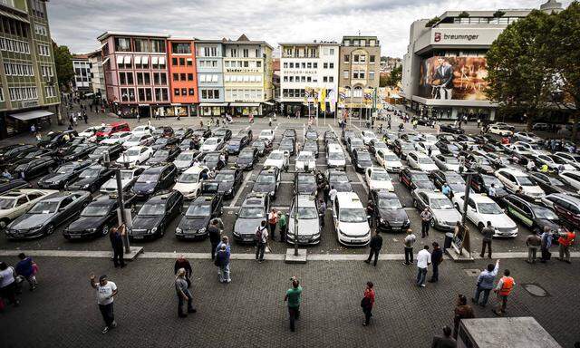 Streik und Protestfahrt zum Stuttgarter Rathaus Stuttgart Taxi Zentrale Stuttgart stz stn