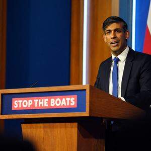 Mit dem Slogan „Stop the boats“ warb Premier Sunak für den umstrittenen Vorschlag. 